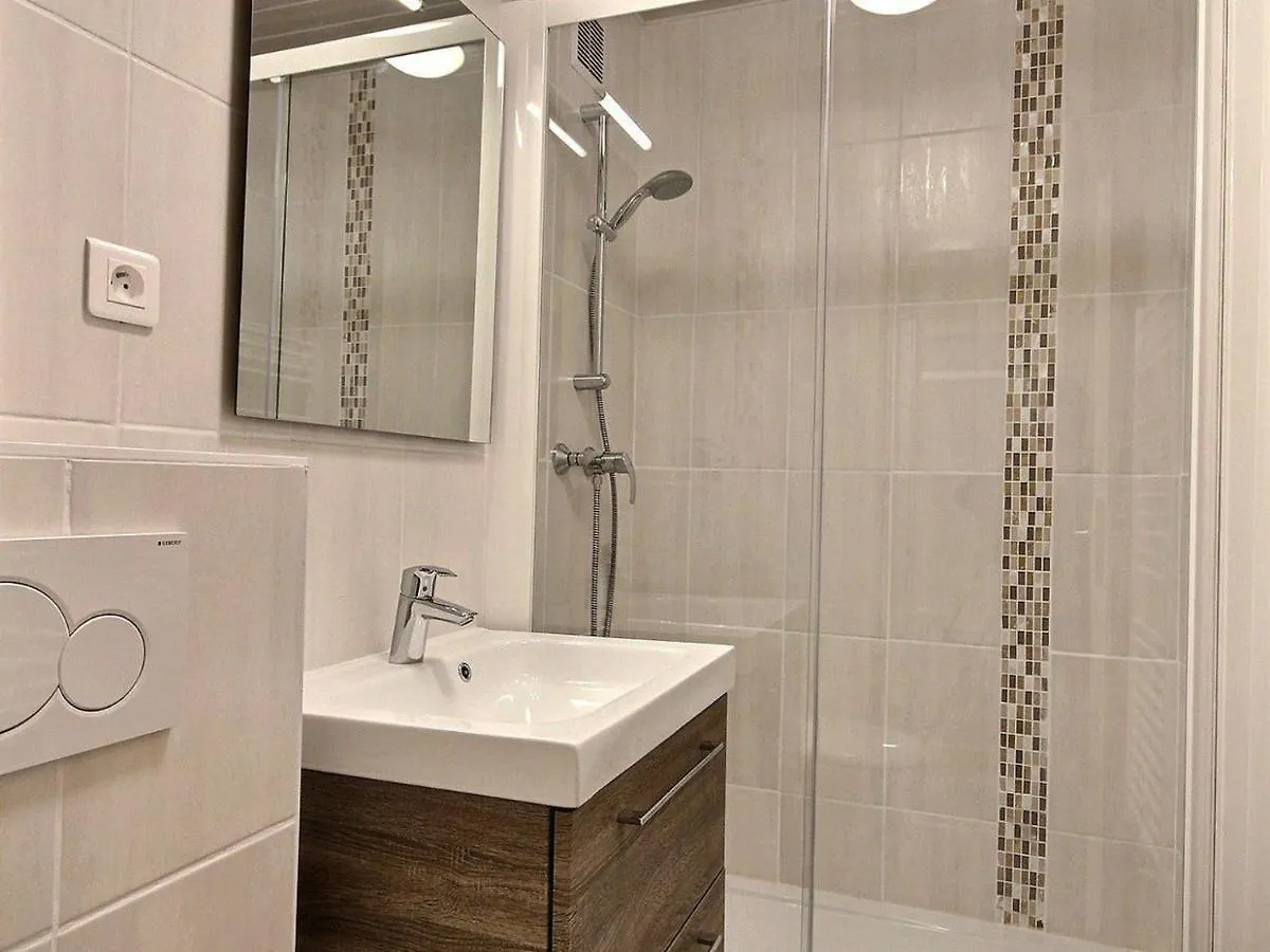 Studio Cabine Renove Proche Des Pistes, Balcon, 4 Couchages - Fr-1-455-91 La Plagne 0*,  France